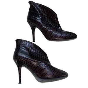 VINCE CAMUTO Caden Embossed Dress Shooties